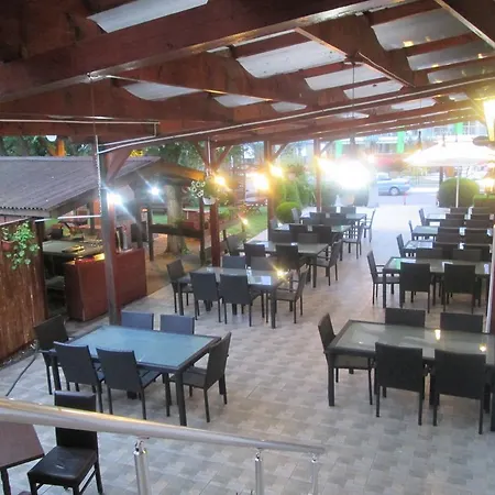 Гостевой дом Pensiunea Doneli